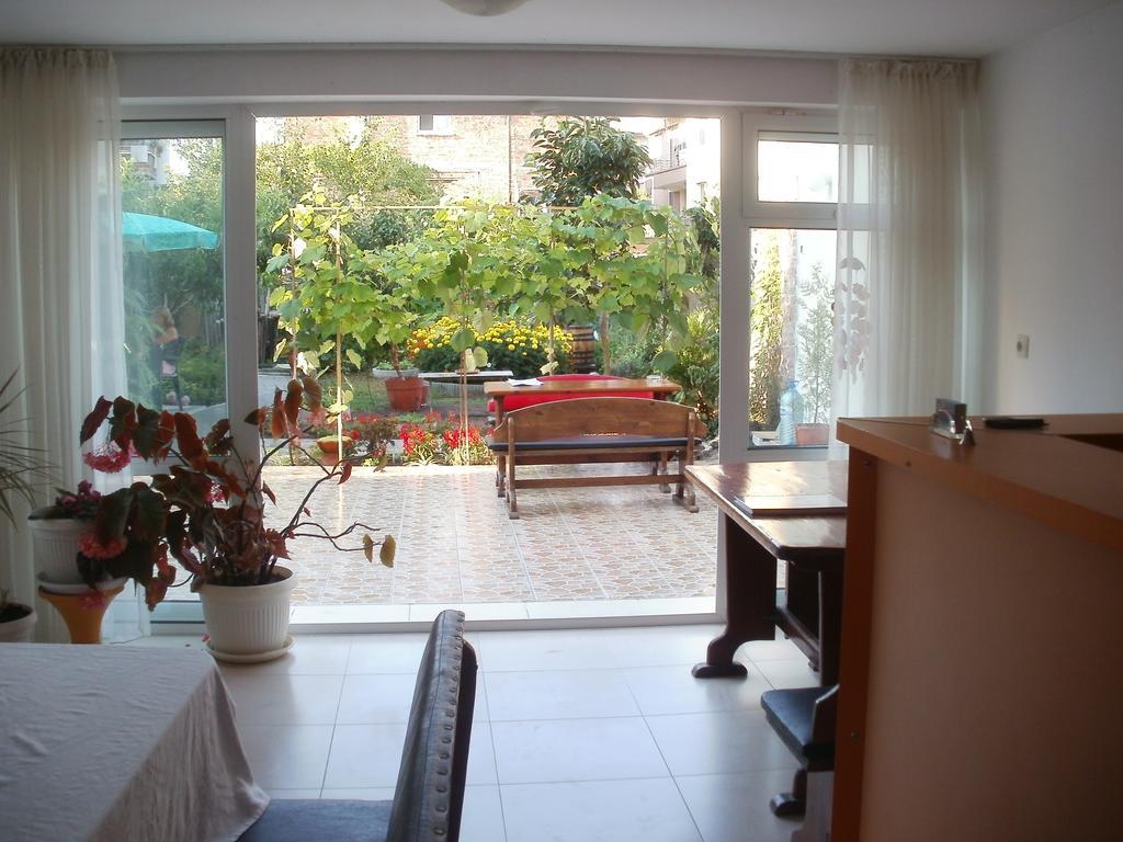 Veda Guest House Pomorie Exteriér fotografie