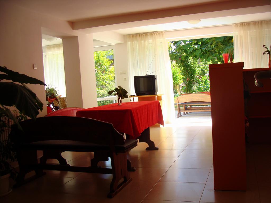 Veda Guest House Pomorie Exteriér fotografie