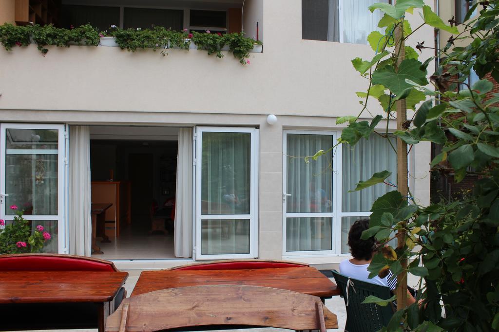 Veda Guest House Pomorie Exteriér fotografie
