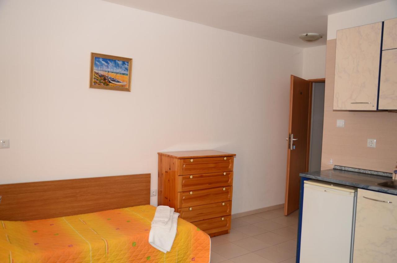 Veda Guest House Pomorie Pokoj fotografie